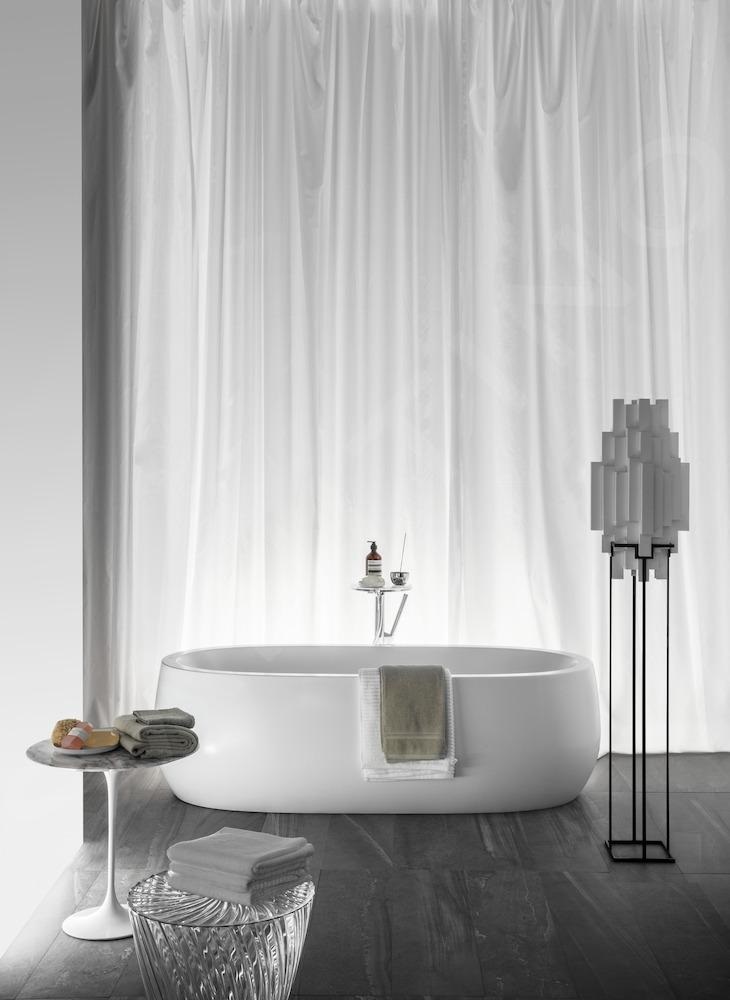 Laufen Alessi One wanna wolnostojąca z hydromasażem i oświetleniem 183x87 cm owalna biała H2459720006251