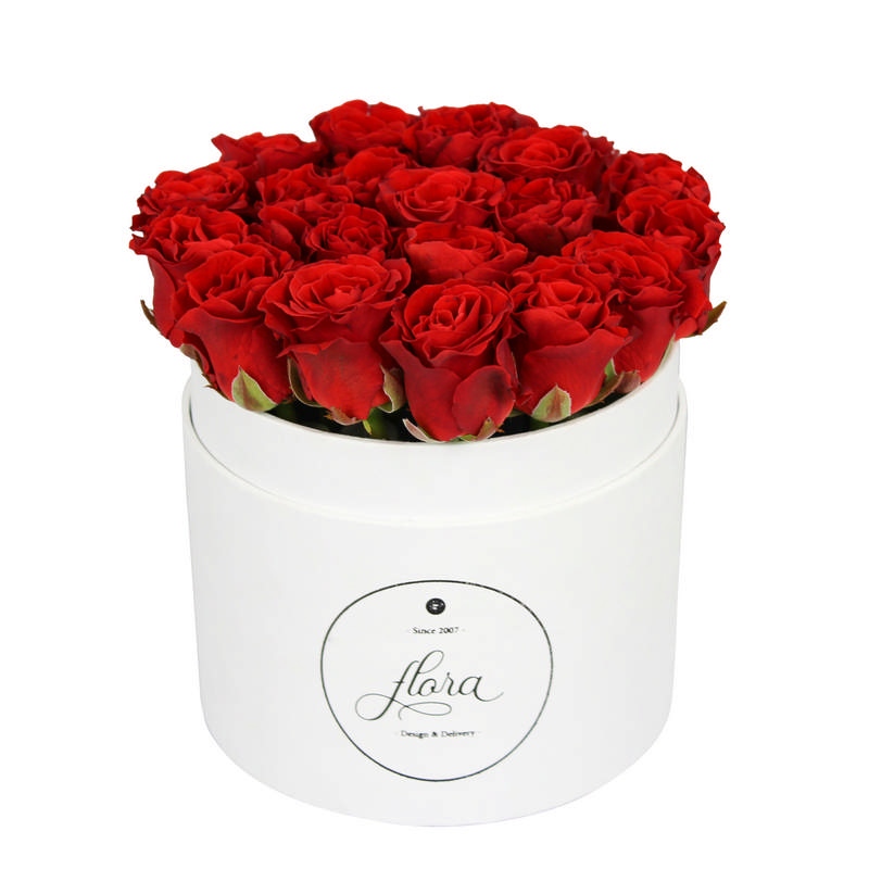 FlowerBox - czerwone róże w białym pudełku (średni)