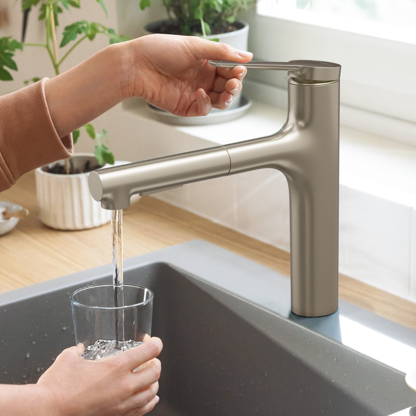 Hansgrohe Zesis M33 bateria kuchenna z wyciąganą wylewką stojąca stal szlachetna optyczna 74801800