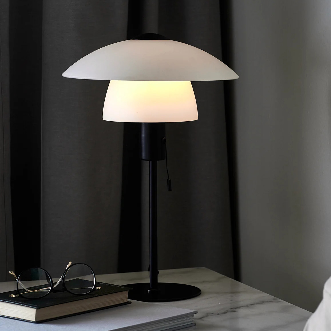 Nordlux Verona lampa stołowa 1x15 W biała-czarna 2010875001