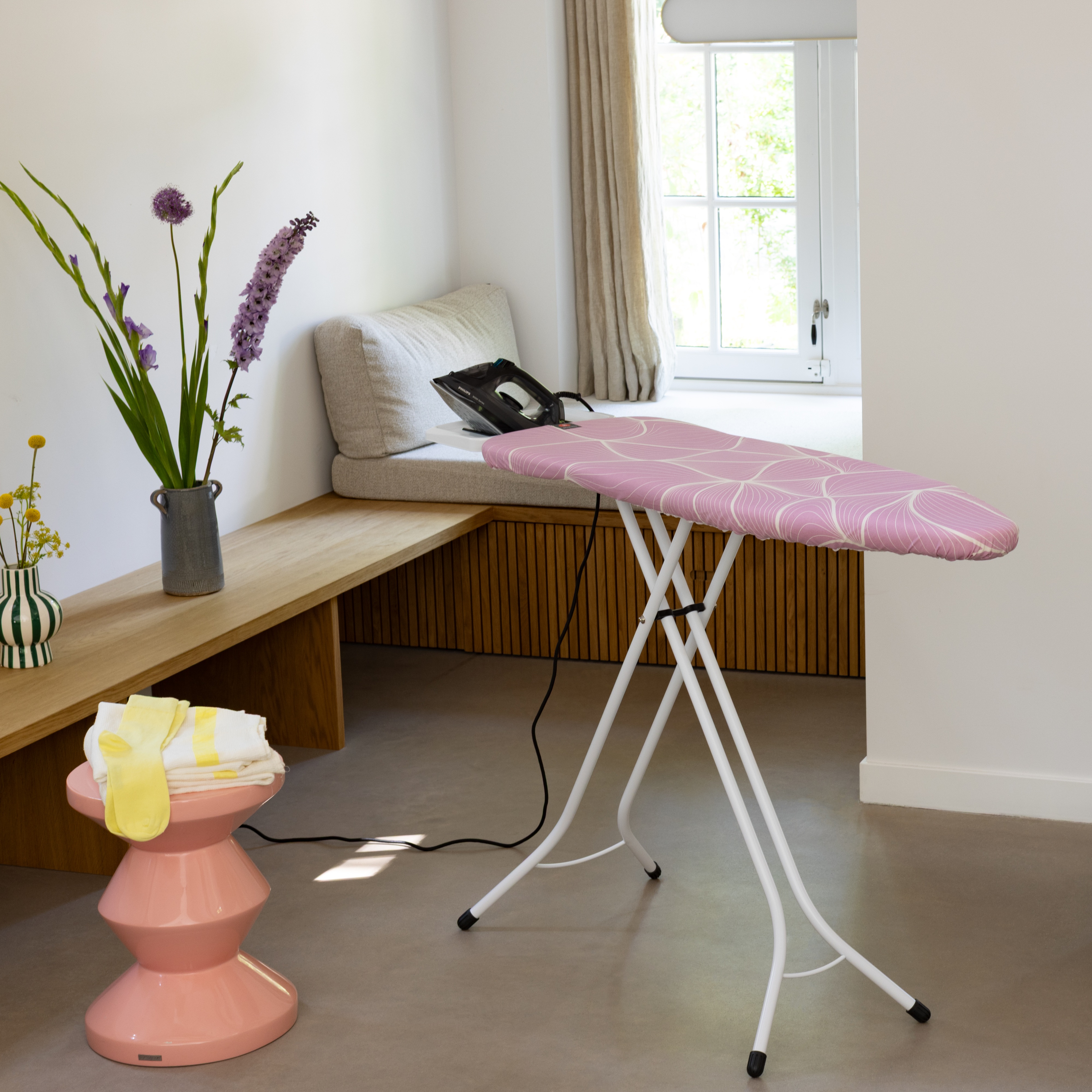Brabantia deska do prasowania z solidną podstawą na żelazko parowe Lilac Waves 246067
