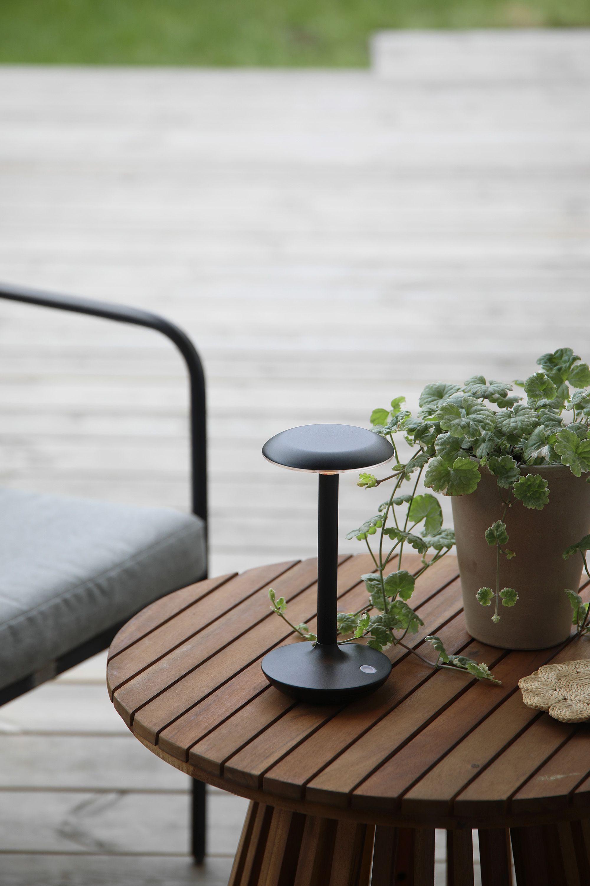 Markslöjd Petit lampa stołowa zewnętrzna 1x2 W czarna 108918