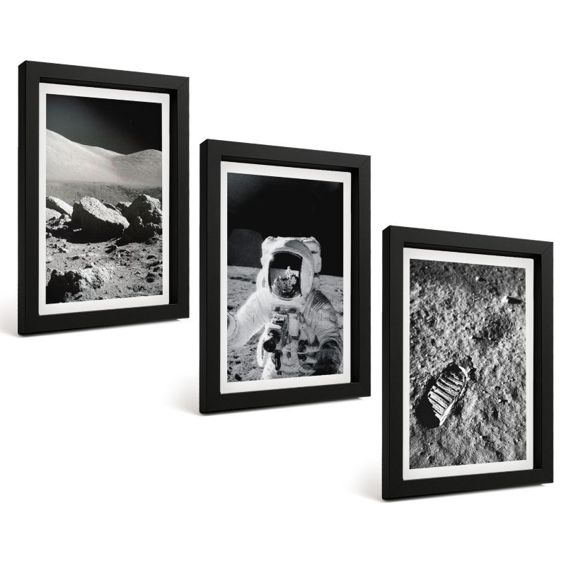 Zestaw Obrazów 3 Częściowy ArtPrintCave Czarne Ramki 20x30 cm Dekoracja do Sypialni NASA księżyc astronauta 1 kpl.