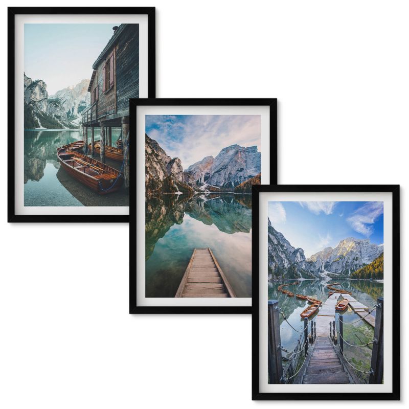 Obrazy do Salonu Wallfluent Jezioro góry drewniane łodzie Czarna rama 40x60 cm 3 szt.