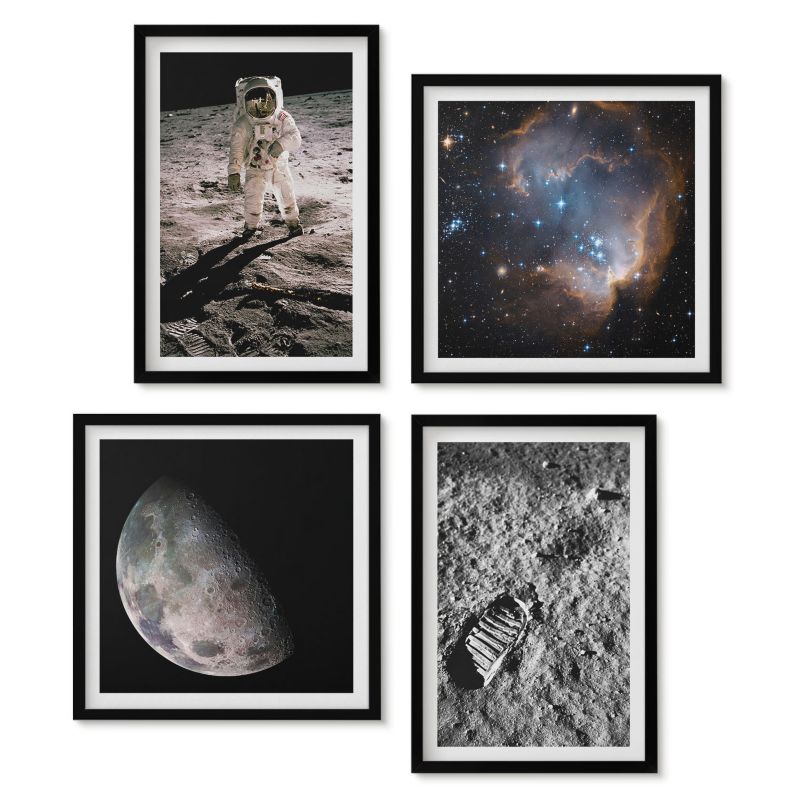 Zestaw 4 obrazów w czarnych ramach Tulup Astronauta Księżyc ślad zdjęcie Obrazy do kuchni w ramie 1 kpl