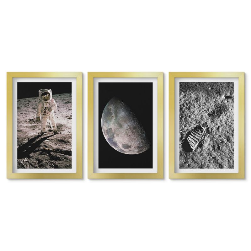 Zestaw 3 obrazów w złotych ramach Tulup 20x30 cm Astronauta Księżyc zdjęcie Małe obrazy do kuchni w ramie 1 kpl