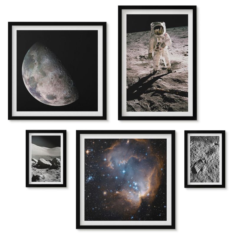 Zestaw 5 obrazów w czarnych ramach Tulup Astronauta Księżyc ślad zdjęcie Obrazy do kuchni w ramie 1 kpl