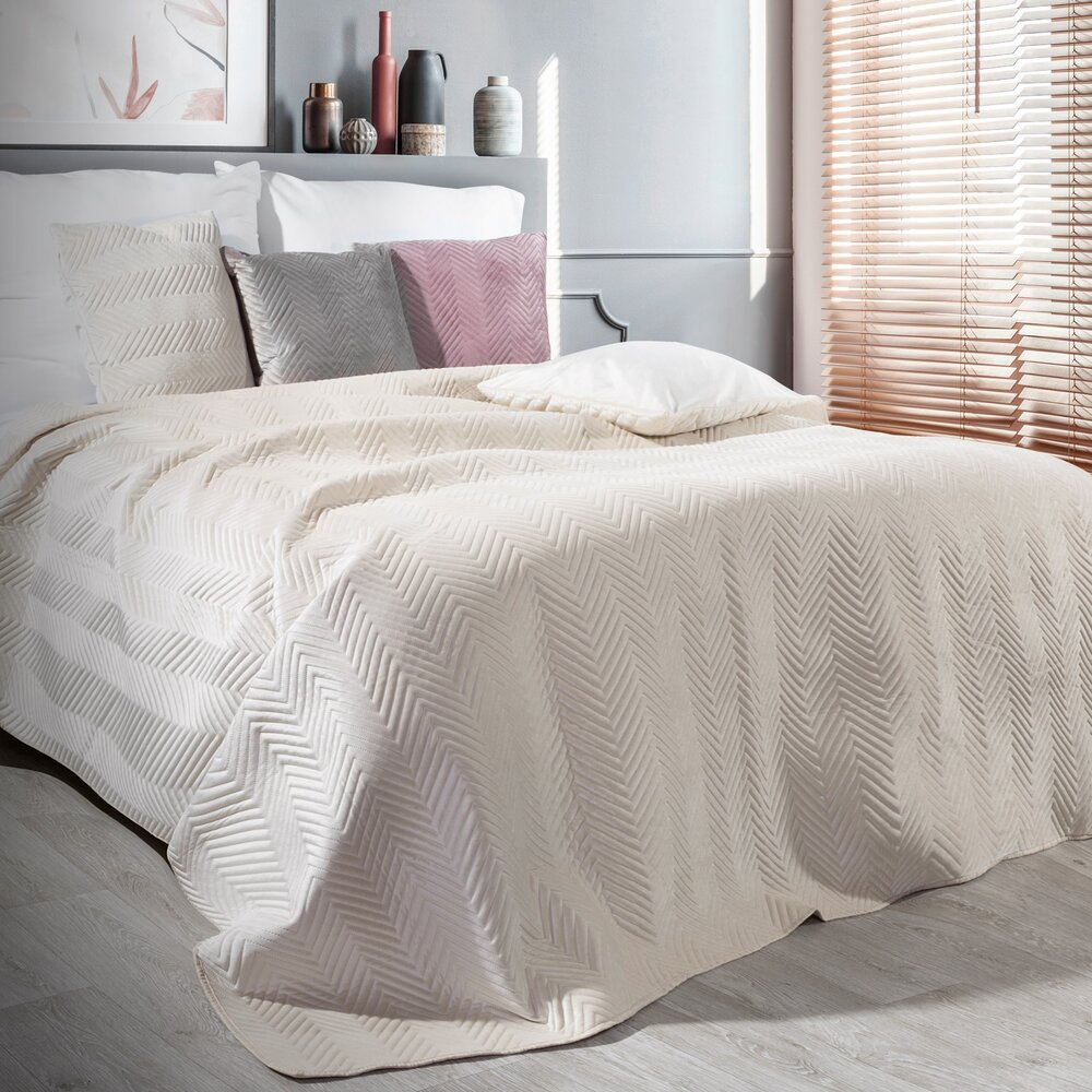 Narzuta 200x220 cm kremowa na łóżko z welwetu pikowanego SOFFIE