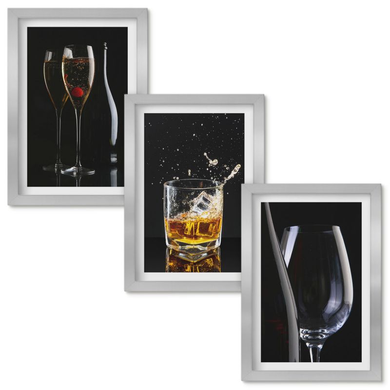 Obrazy do Salonu Wallfluent Kieliszki wina whisky tło czarne Srebrna rama 20x30cm 3 szt.