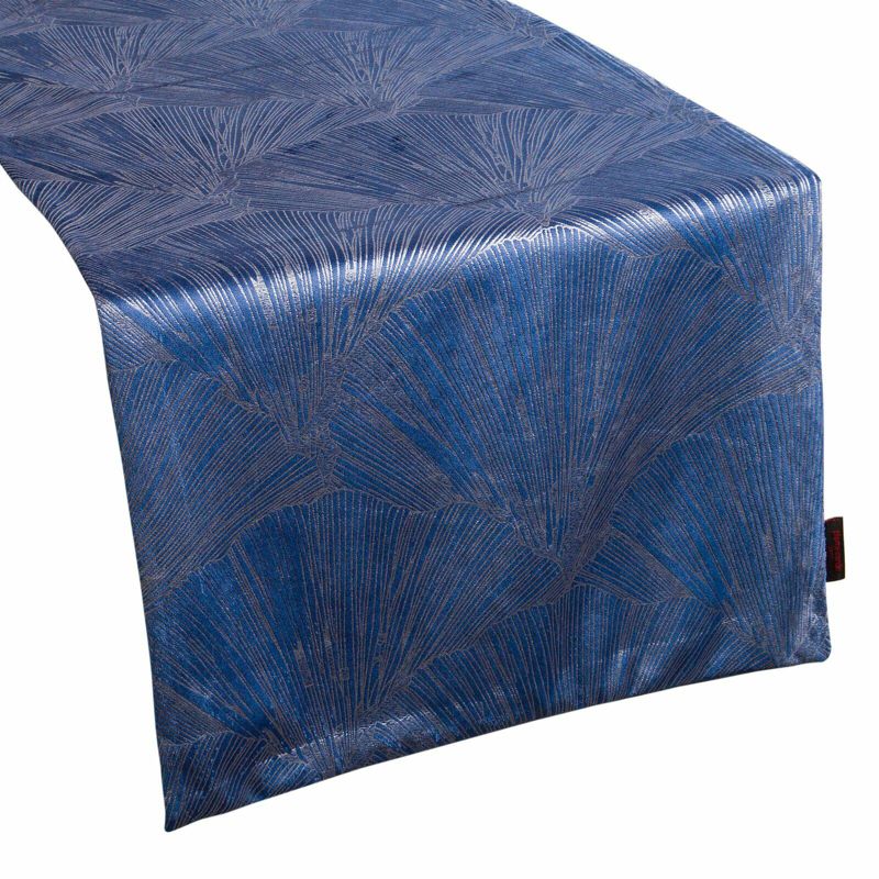 Bieżnik GOJA PIERRE CARDIN Eurofirany 40 x 140 cm niebieski welwetowy z błyszczącym nadrukiem w formie liści miłorzębu 1 szt.