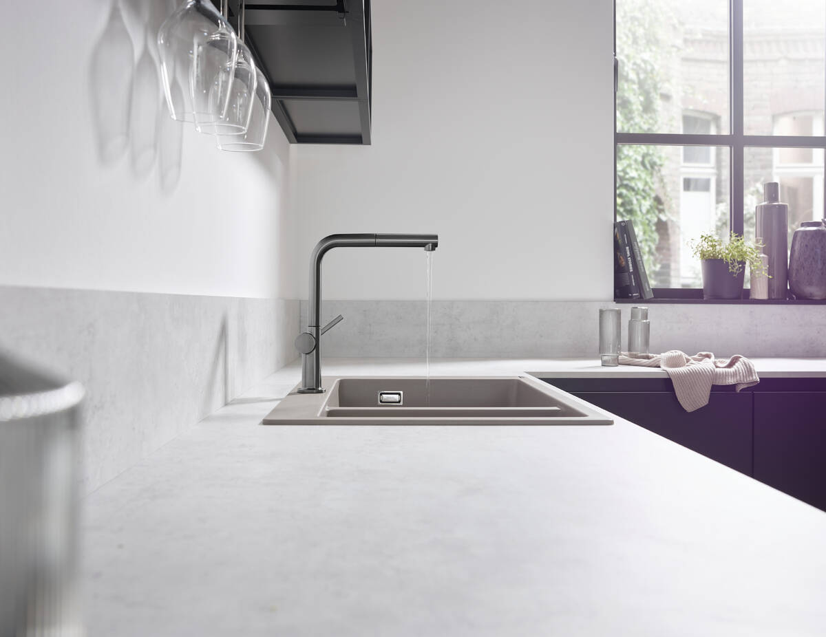 Hansgrohe Talis M54 bateria kuchenna stojąca z wyciąganą wylewką czarny chrom szczotkowany 72809340