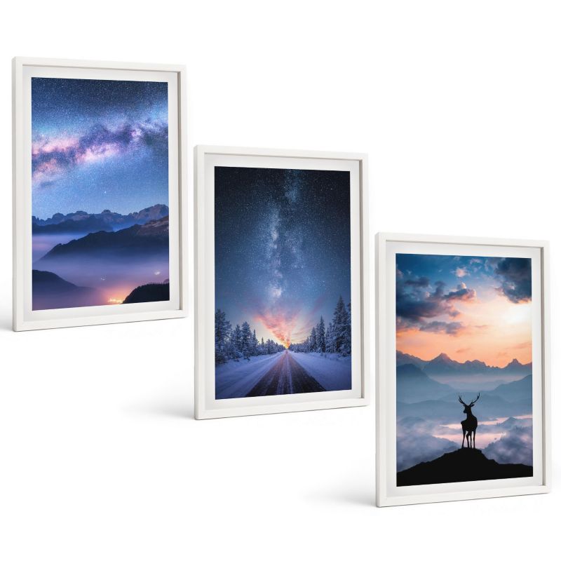 Trzyczęściowy Zestaw Obrazów ArtPrintCave 40x60 cm Biała rama Nocne niebo góry mgła jeleń 1 kpl.