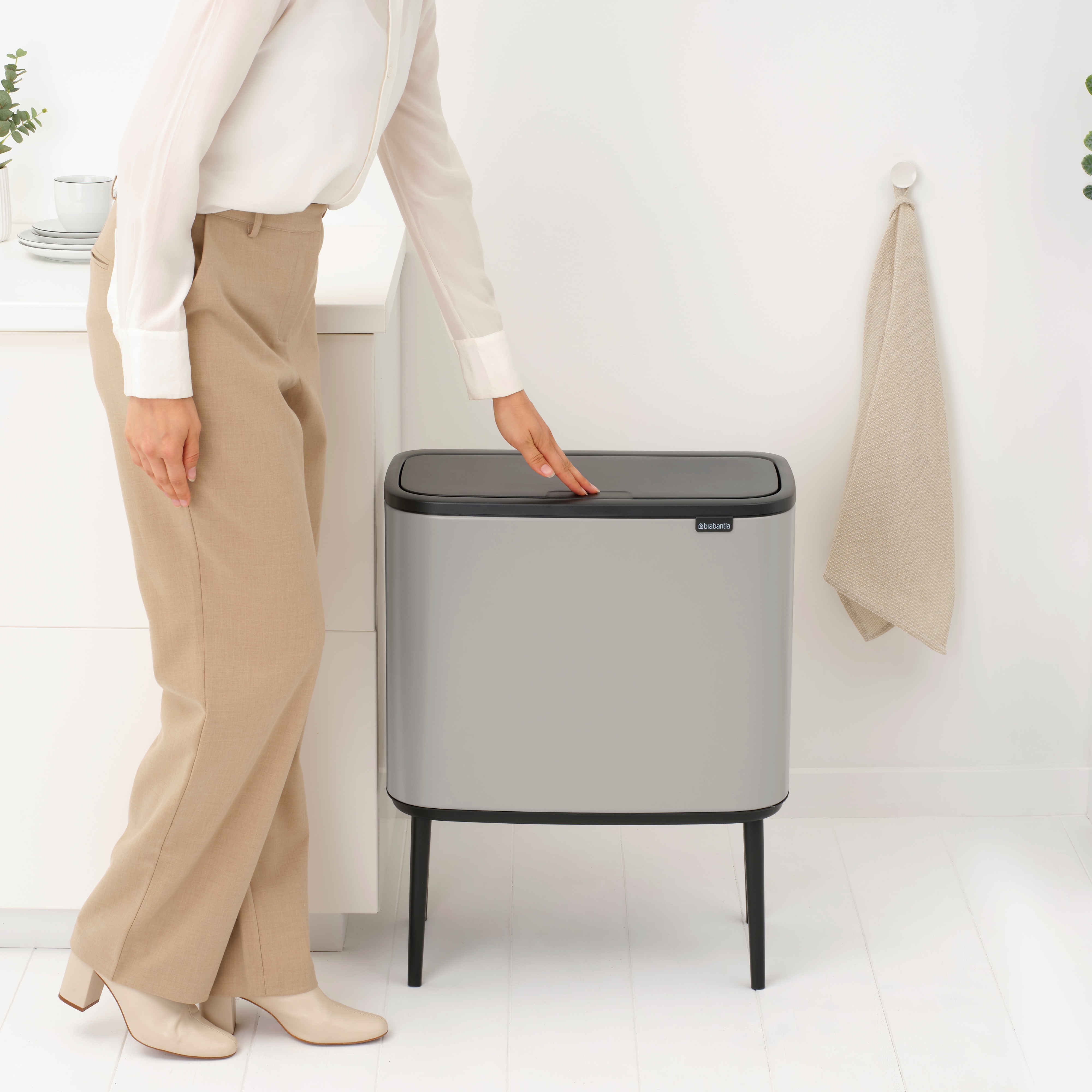 Brabantia Bo Touch Bin pojemnik na odpady 33 l szary 255021