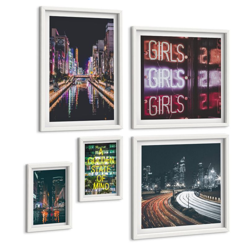 Galeria 5 Obrazów ArtPrintCave (2x50x50+2x20x30+40x60cm) Biała rama Neonowe napisy nocą miasto 1 kpl.