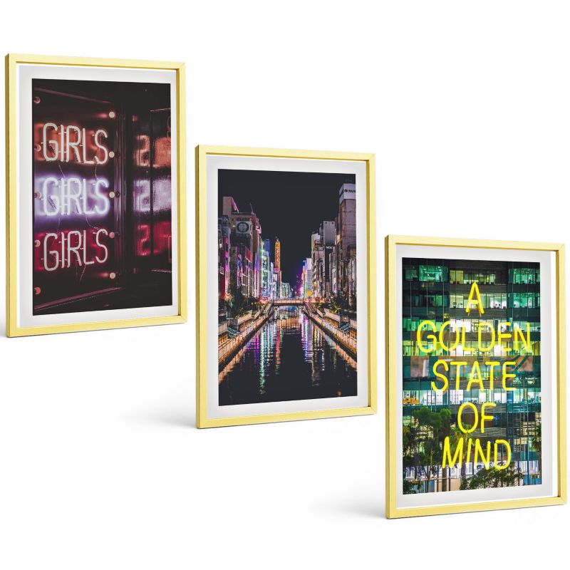 Galeria 3 Obrazów w Złotej Ramie ArtPrintCave 40x60 cm Komplet ścienny Neonowe napisy rzeka nocą 1 kpl.
