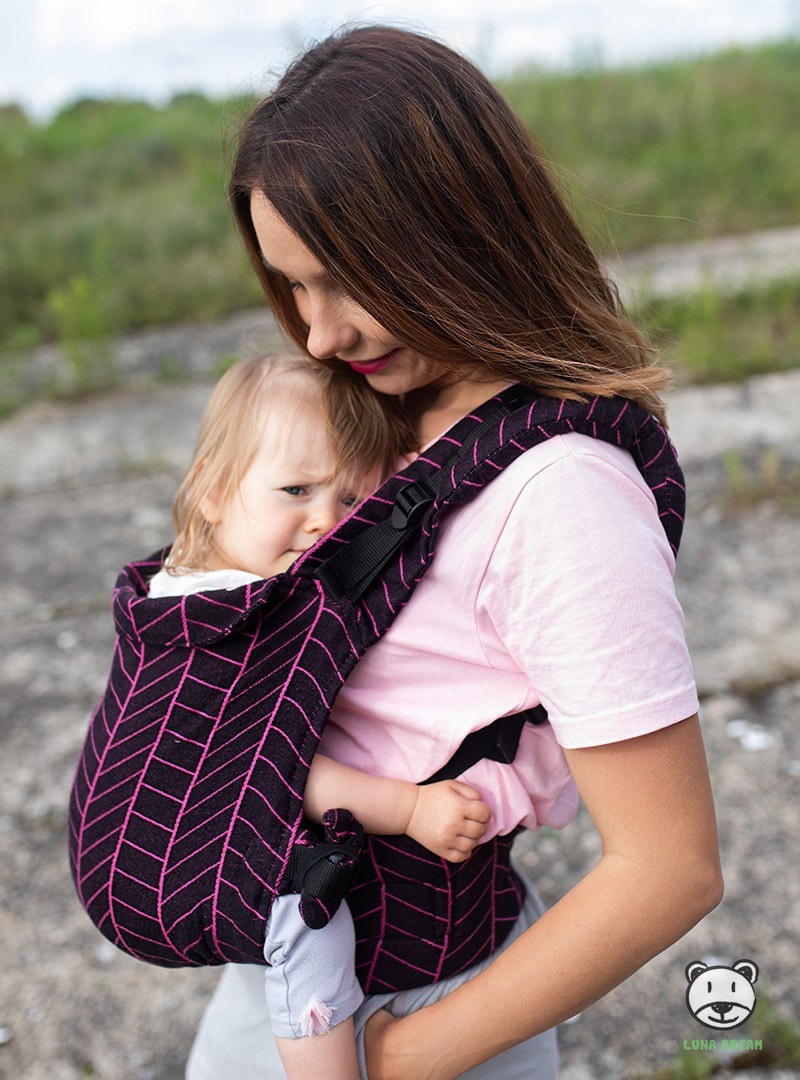 Nosidełko regulowane Grow Up Wrap: Big Herringbone dark pink Z dodatkami
