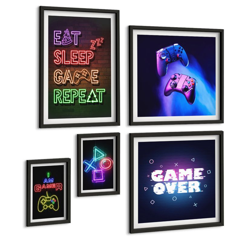 Zestaw 5 Obrazów ArtPrintCave (2x50x50+2x20x30+40x60cm) Czarna rama Pady gry napisy ikony gracza 1 kpl.