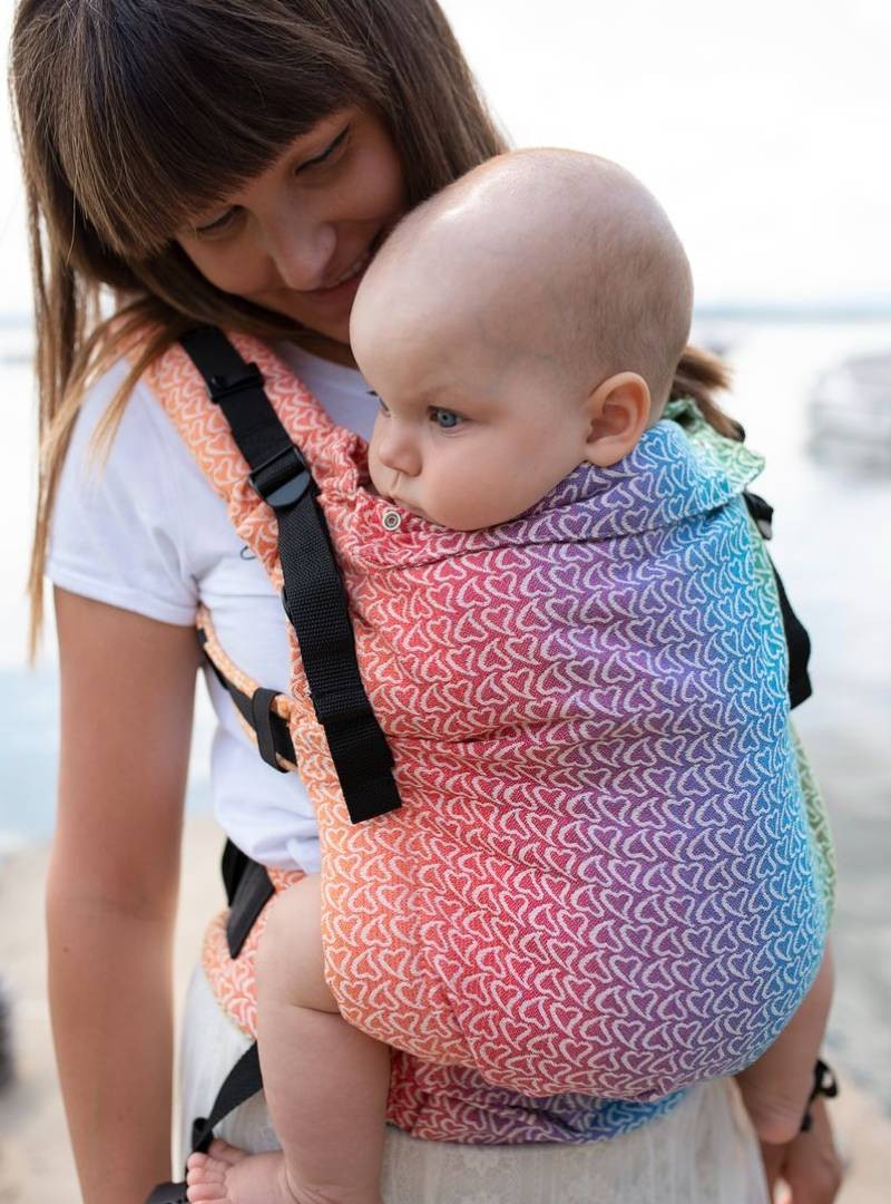 Nosidełko regulowane Grow Up Wrap: Little Hearts Rainbow Z dodatkami