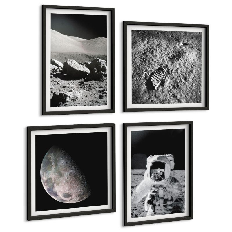 Komplet 4 Obrazów ArtPrintCave (2x50x50+2x40x60cm) Czarna rama Księżyc astronauta odcisk stopy 1 kpl.