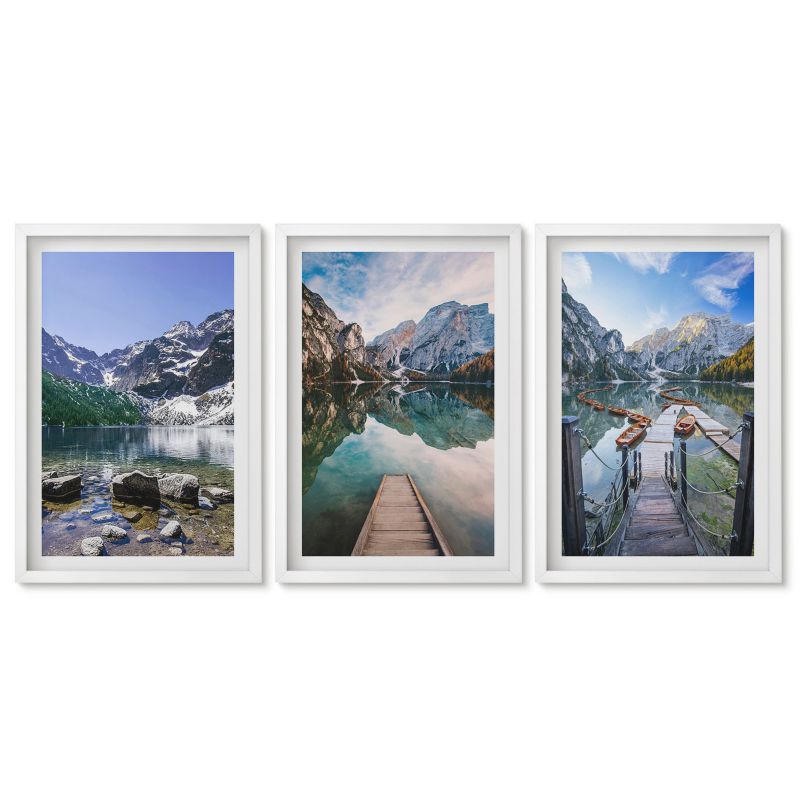 Zestaw 3 obrazów w białych ramach Tulup 40x60 cm Góry jeziora drewniane pomosty Obrazy w białej ramie 1 kpl
