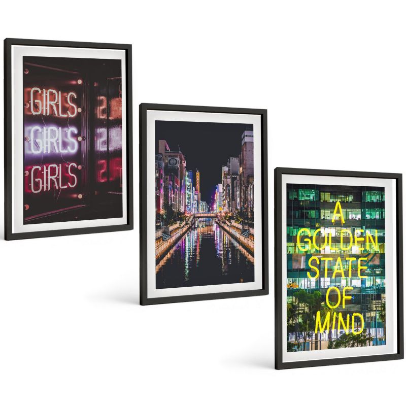 Galeria 3 Obrazów w Czarnej Ramie ArtPrintCave 40x60 cm Komplet ścienny Neonowe napisy rzeka nocą 1 kpl.