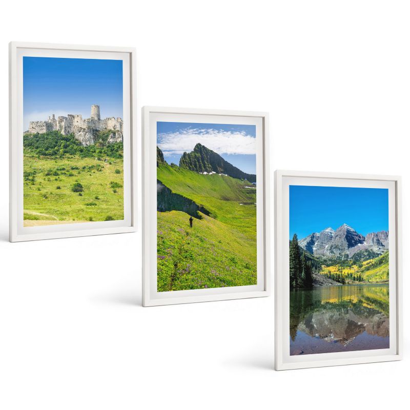 Zestaw 3 Obrazów w Białej Ramie ArtPrintCave 40x60 cm Galeria Ścienna Zielone wzgórza z zamkiem 1 kpl.