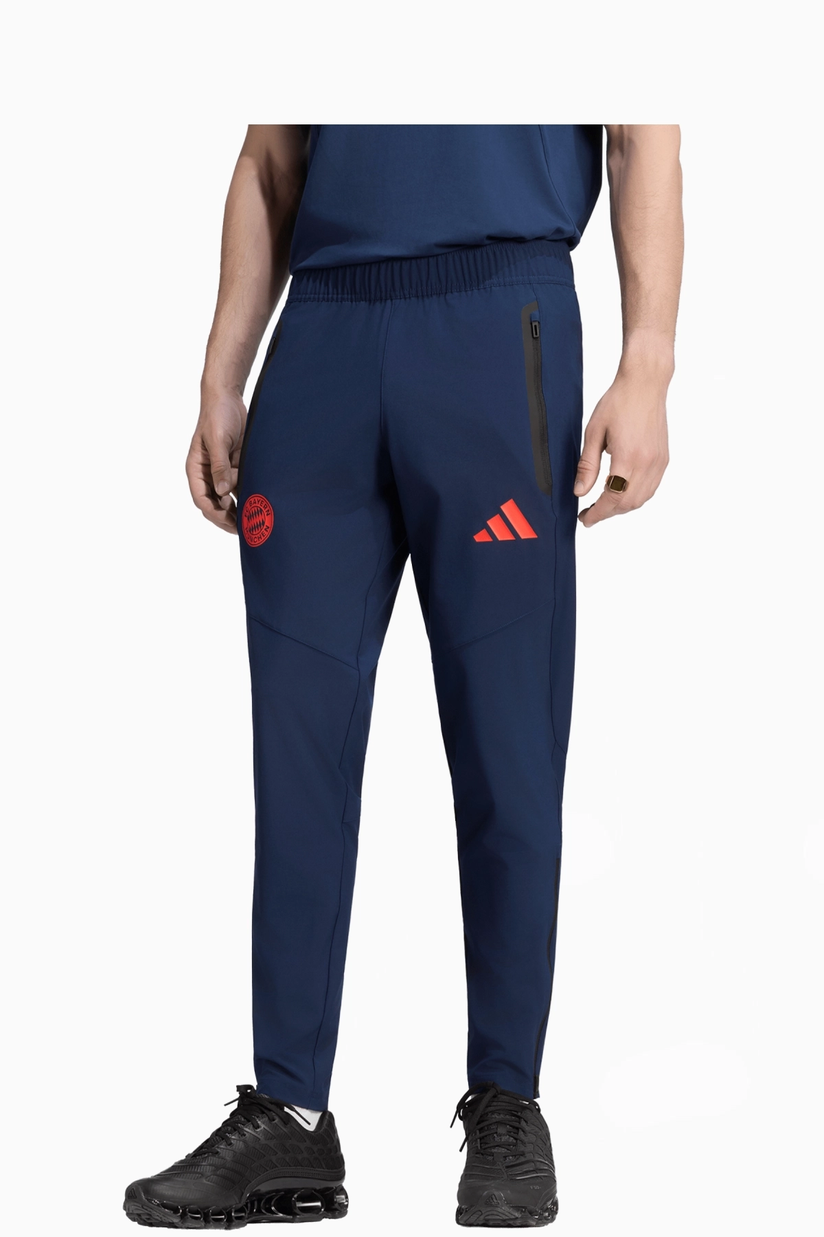 Spodnie adidas FC Bayern 26/27 Tiro Travel - Granatowy