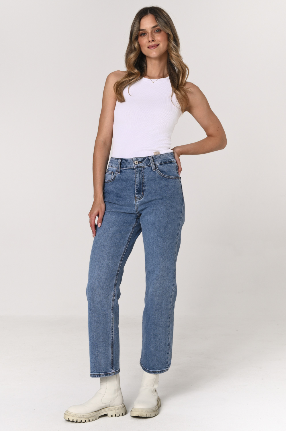 Lillow - Jeansy SARA straight leg z wysokim stanem – niebieskie - Materiał bawełna - Uszyto w Polsce