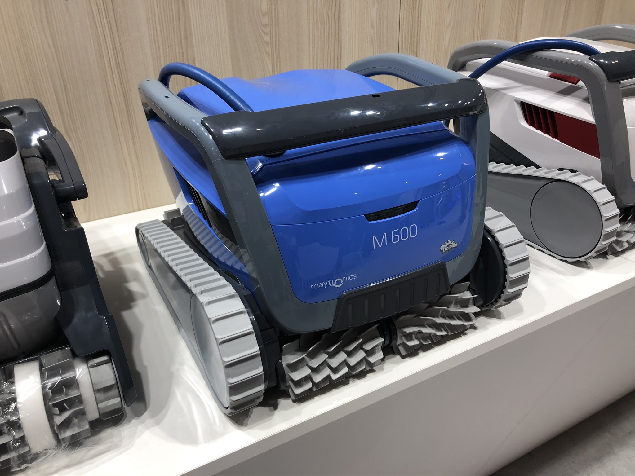 Dolphin M600
