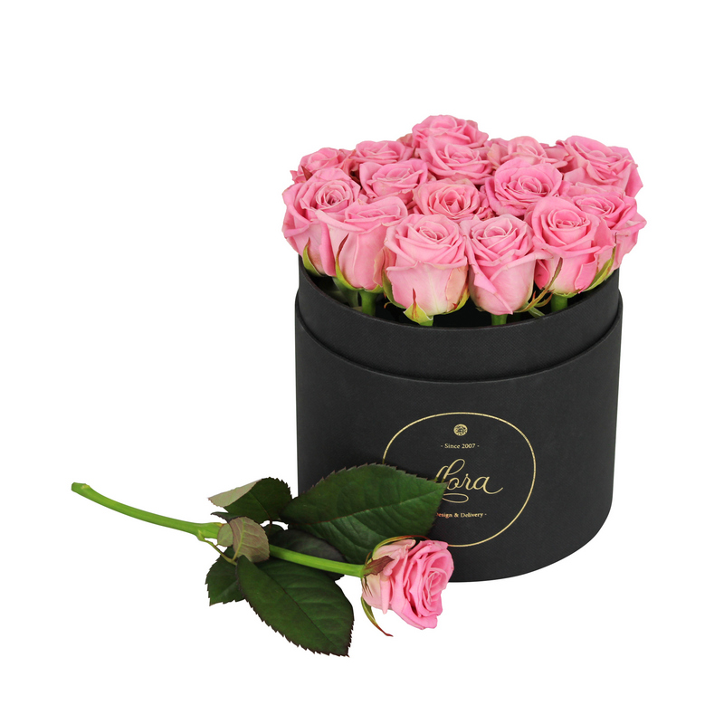 FlowerBox - różowe róże w czarnym pudełku (średni)
