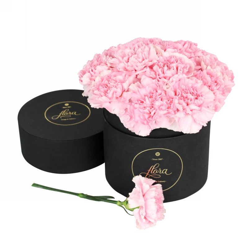 FlowerBox - różowe goździki w czarnym pudełku (średni)